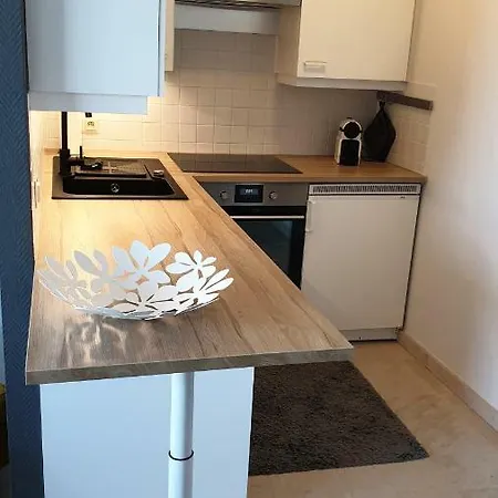 Le 1003 *